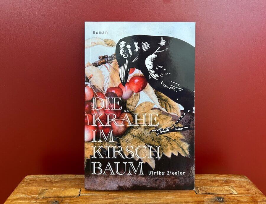 Die Krähe im Kirschbaum Foto: Ulrike Ziegler ©